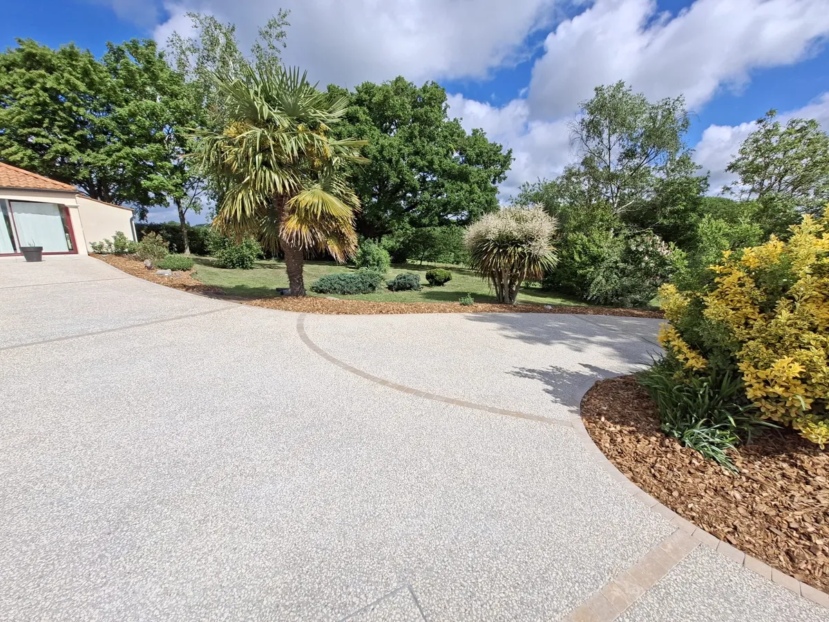 Réalisation de béton décoratif par Atlantic Passion Jardin, paysagiste à Longeville-sur-Mer