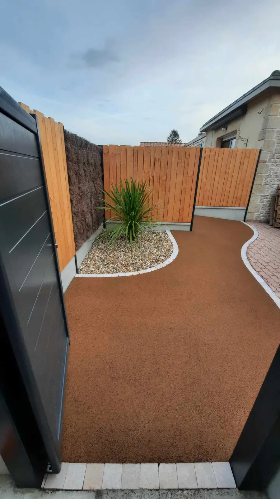 Réalisation de béton décoratif par Atlantic Passion Jardin, paysagiste à Longeville-sur-Mer