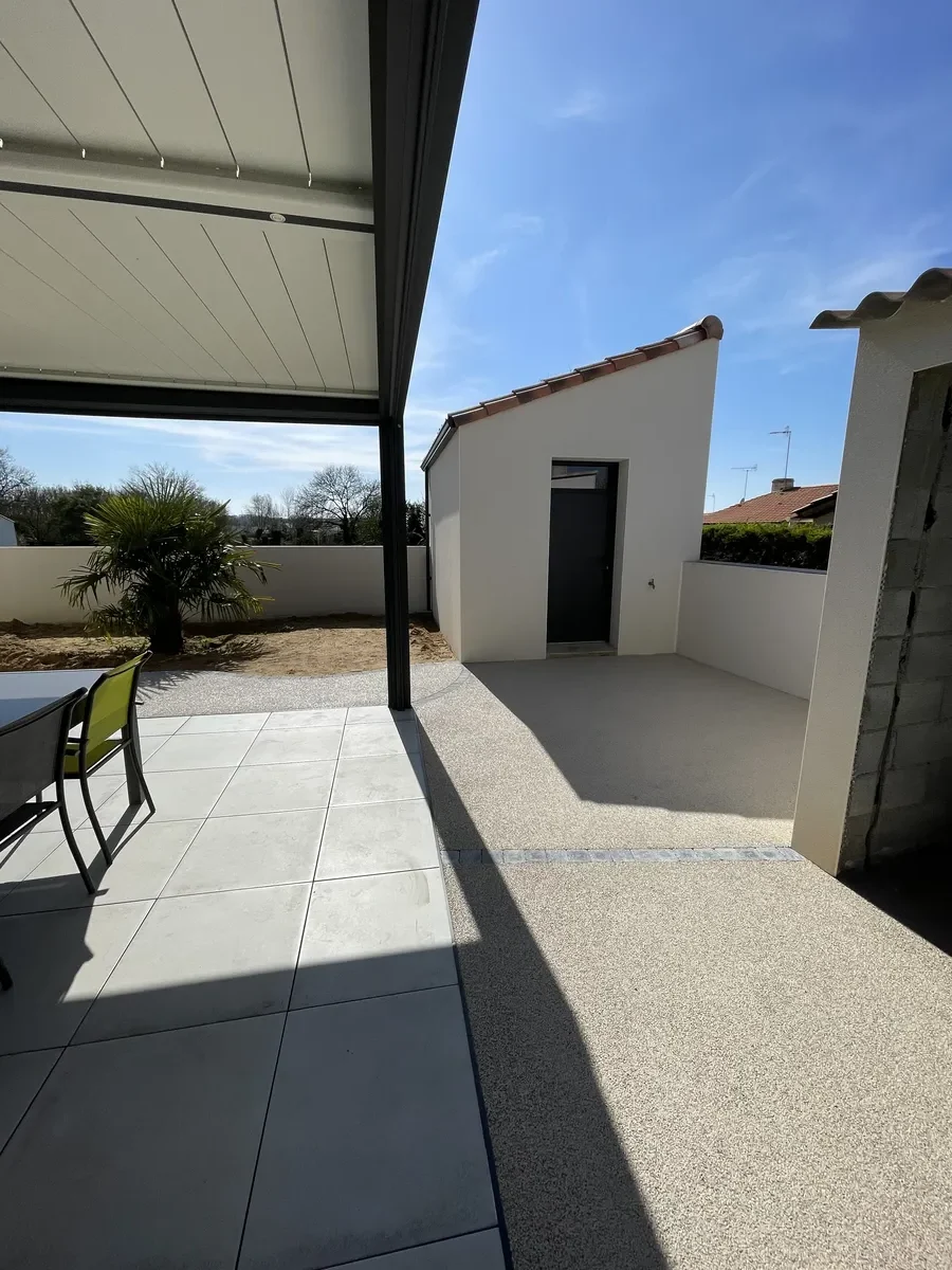Réalisation de béton décoratif par Atlantic Passion Jardin, paysagiste à Longeville-sur-Mer