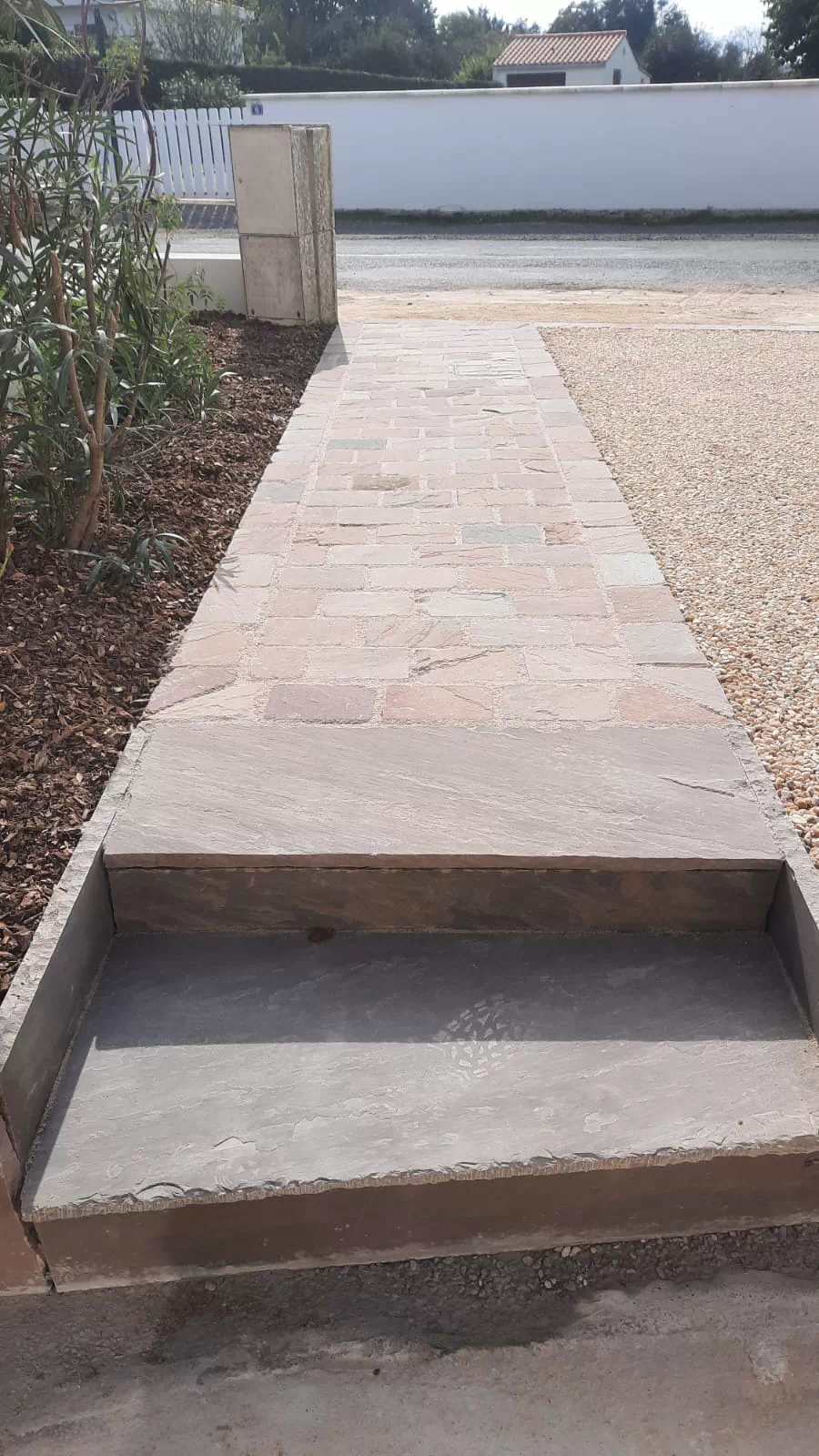 Réalisation de dallage par Atlantic Passion Jardin, paysagiste à Longeville-sur-Mer