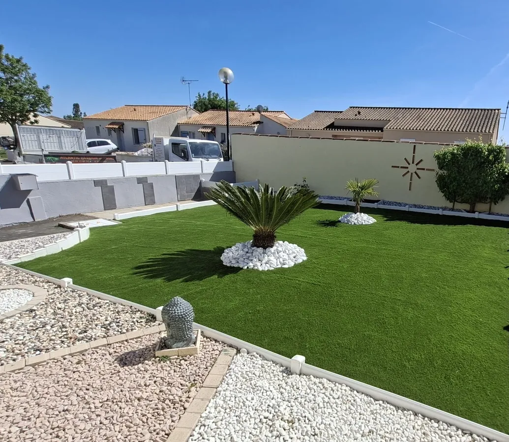 Réalisation de gazon synthétique par Atlantic Passion Jardin, paysagiste à Longeville-sur-Mer