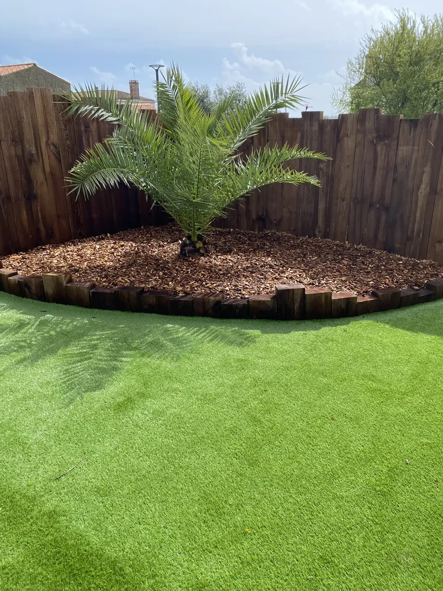 Réalisation de gazon synthétique par Atlantic Passion Jardin, paysagiste à Longeville-sur-Mer