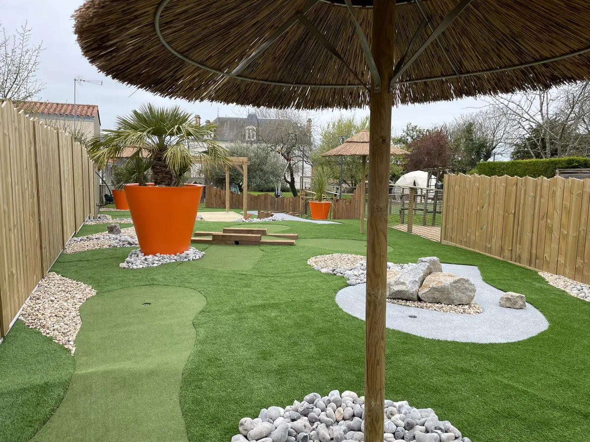 Réalisation de gazon synthétique par Atlantic Passion Jardin, paysagiste à Longeville-sur-Mer